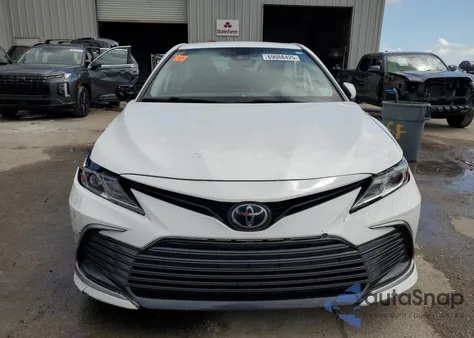 2022 Toyota Camry Le z USA, uszkodzony, nr VIN 4T1C11AK0NU694328